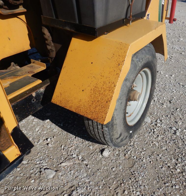 image for item GG9267 2010 Vermeer BC1200XL  wood chipper