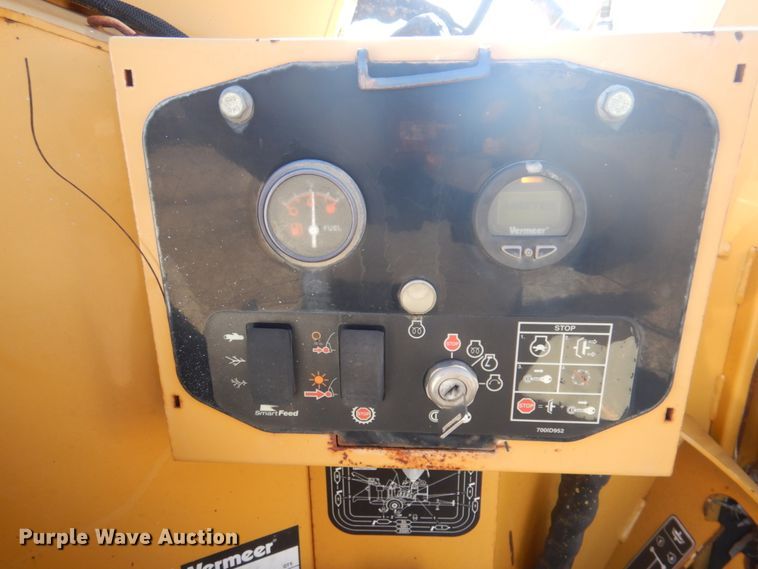 image for item GG9267 2010 Vermeer BC1200XL  wood chipper