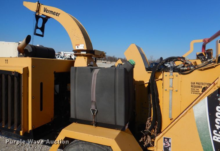 image for item GG9267 2010 Vermeer BC1200XL  wood chipper