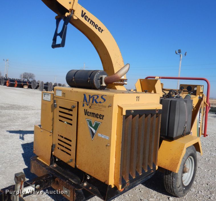 image for item GG9267 2010 Vermeer BC1200XL  wood chipper