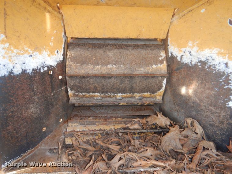 image for item GG9267 2010 Vermeer BC1200XL  wood chipper