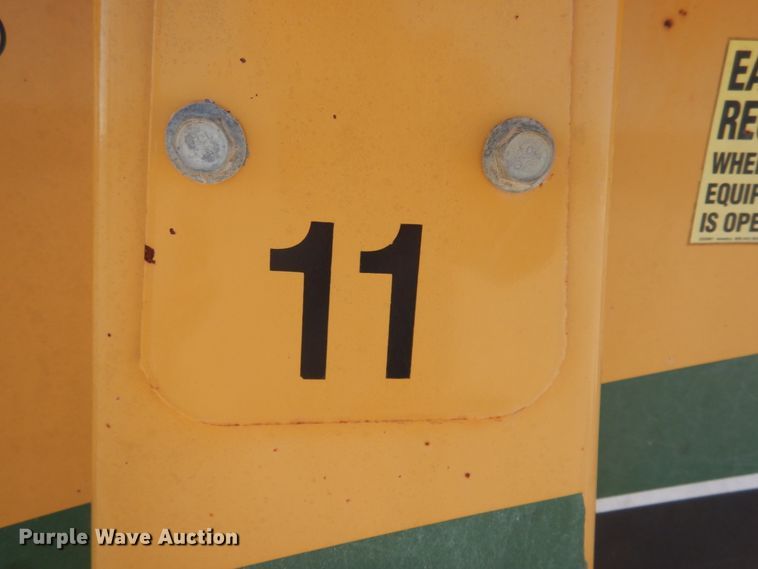 image for item GG9267 2010 Vermeer BC1200XL  wood chipper