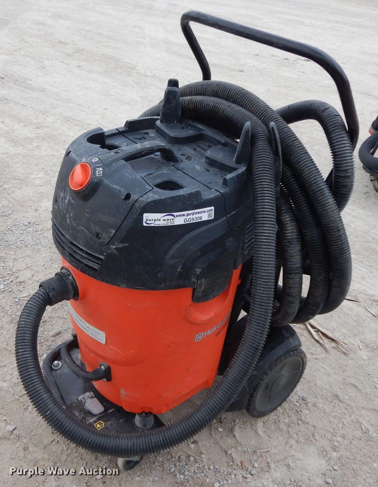 image for item GG9306 Husqvarna DC 3000  shop vacuum