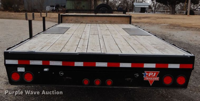image for item GG9315 2017 PJ Deckover F8242  equipment trailer