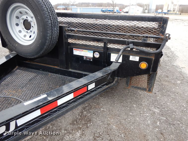image for item GG9315 2017 PJ Deckover F8242  equipment trailer