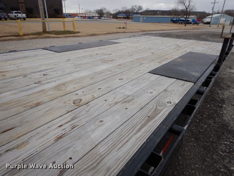 image for item GG9315 2017 PJ Deckover F8242  equipment trailer