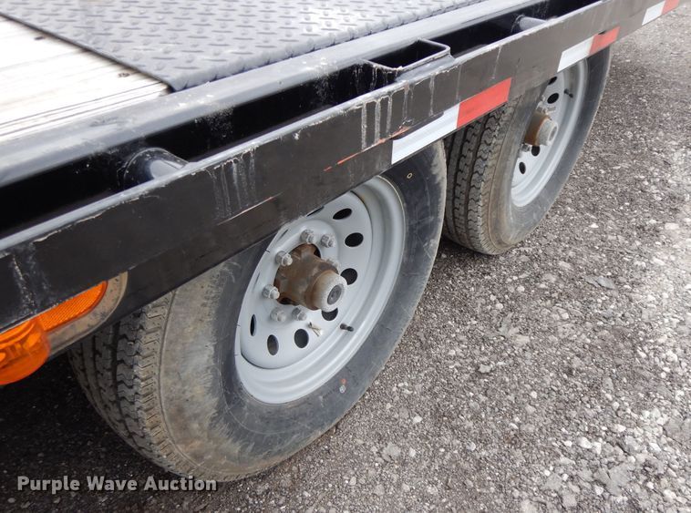 image for item GG9315 2017 PJ Deckover F8242  equipment trailer