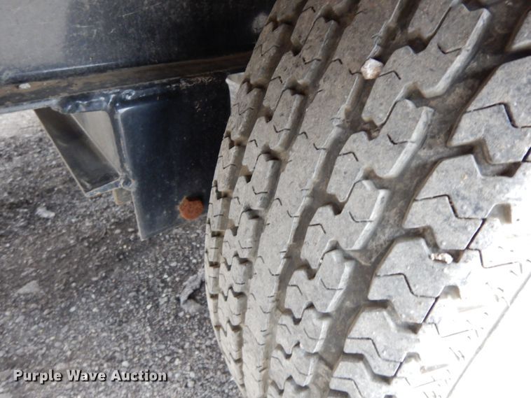 image for item GG9315 2017 PJ Deckover F8242  equipment trailer