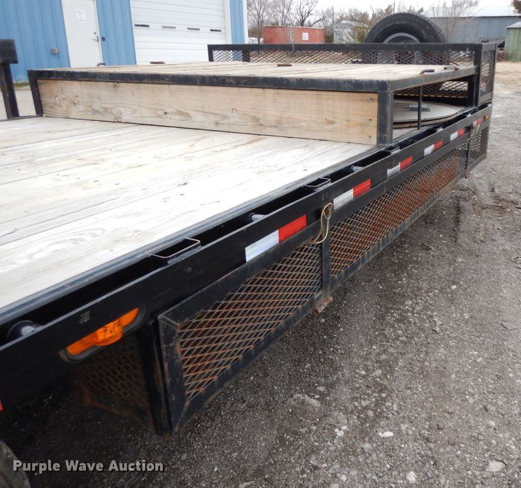 image for item GG9315 2017 PJ Deckover F8242  equipment trailer