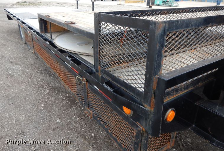 image for item GG9315 2017 PJ Deckover F8242  equipment trailer