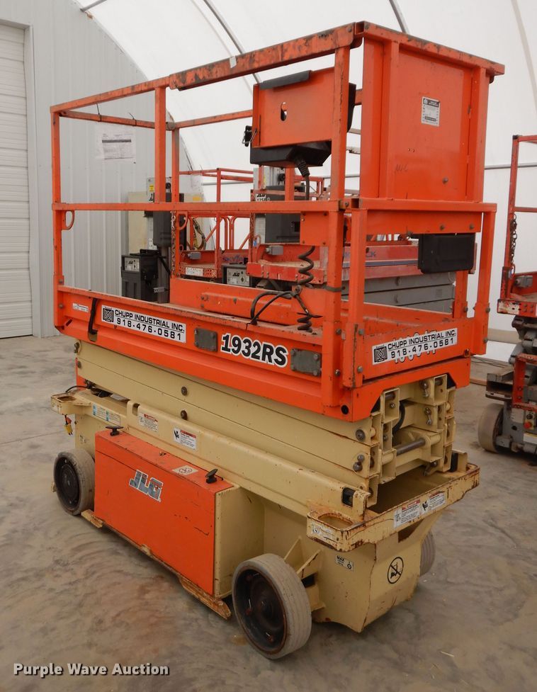 image for item GG9316 2014 JLG 1932RS  scissor lift
