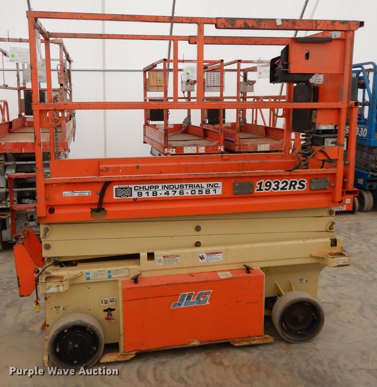 image for item GG9316 2014 JLG 1932RS  scissor lift