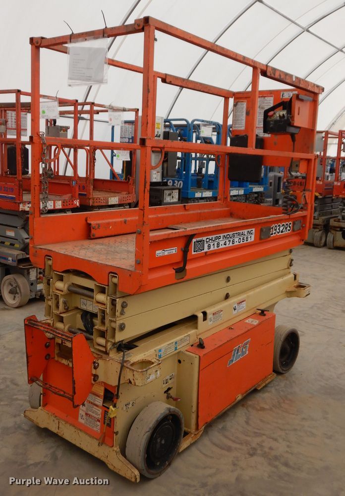 image for item GG9316 2014 JLG 1932RS  scissor lift