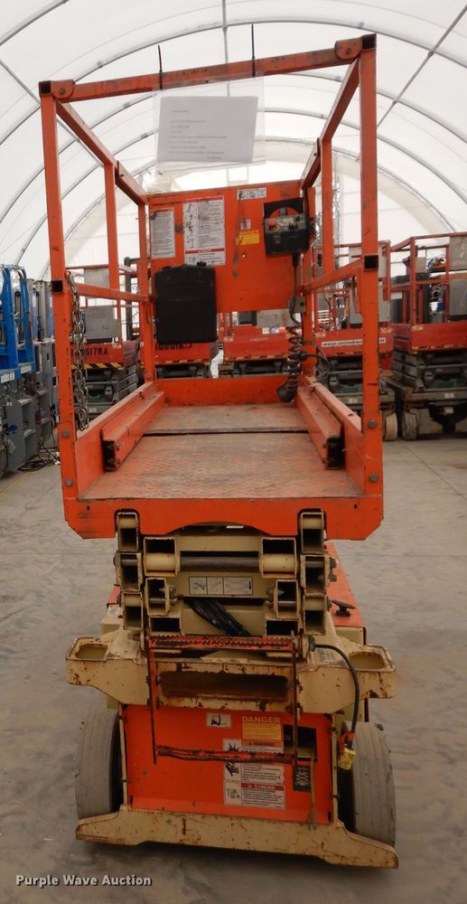 image for item GG9316 2014 JLG 1932RS  scissor lift
