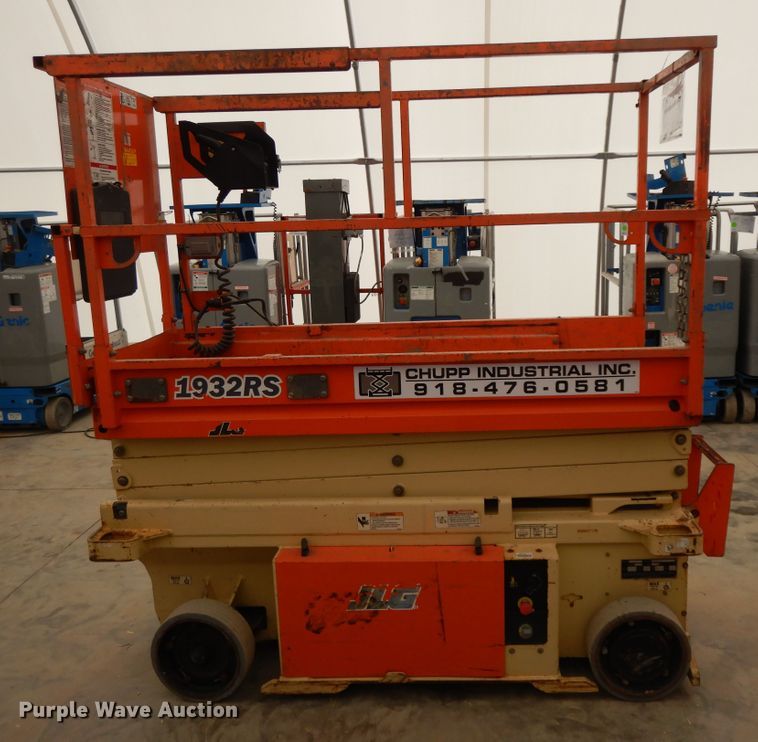image for item GG9316 2014 JLG 1932RS  scissor lift