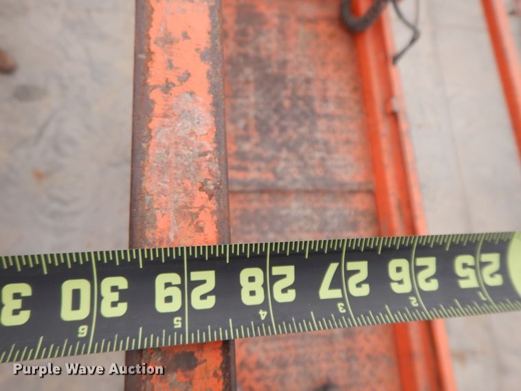 image for item GG9316 2014 JLG 1932RS  scissor lift