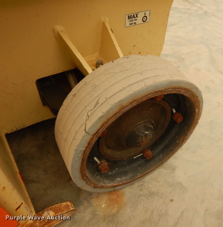 image for item GG9316 2014 JLG 1932RS  scissor lift
