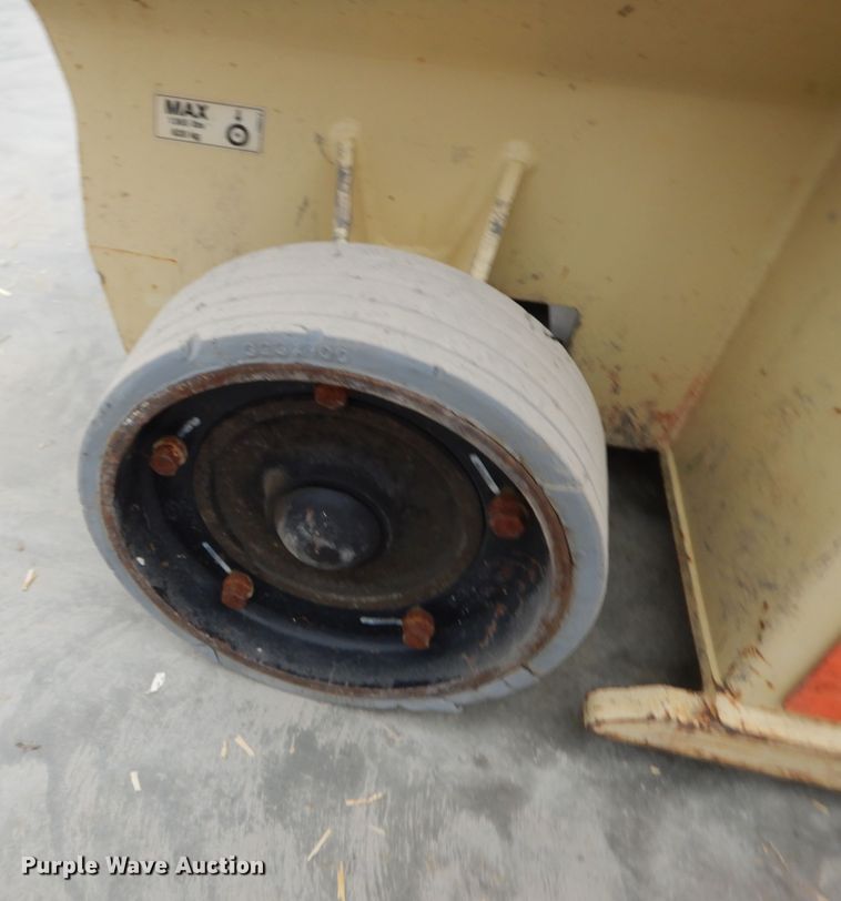 image for item GG9316 2014 JLG 1932RS  scissor lift