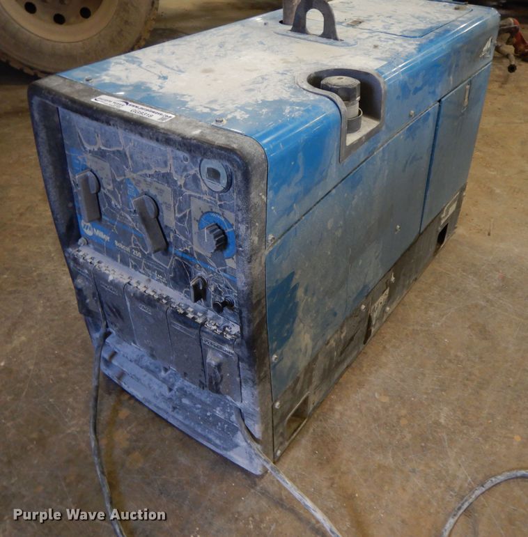 image for item GG9318 Miller Bobcat 250  welder