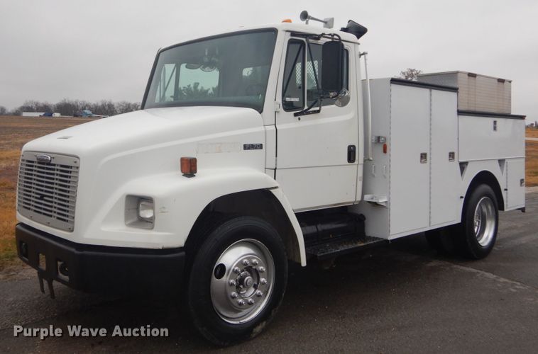 image for item GT9507 2004 Freightliner FL70  utility / service truck