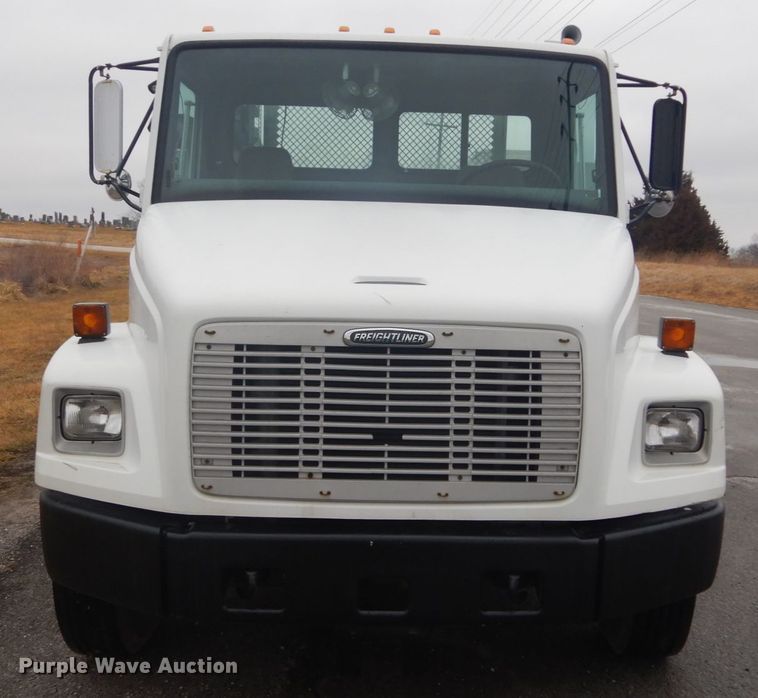 image for item GT9507 2004 Freightliner FL70  utility / service truck