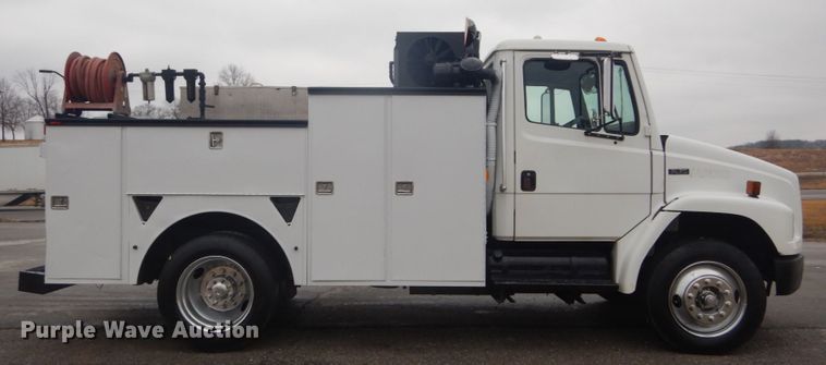 image for item GT9507 2004 Freightliner FL70  utility / service truck