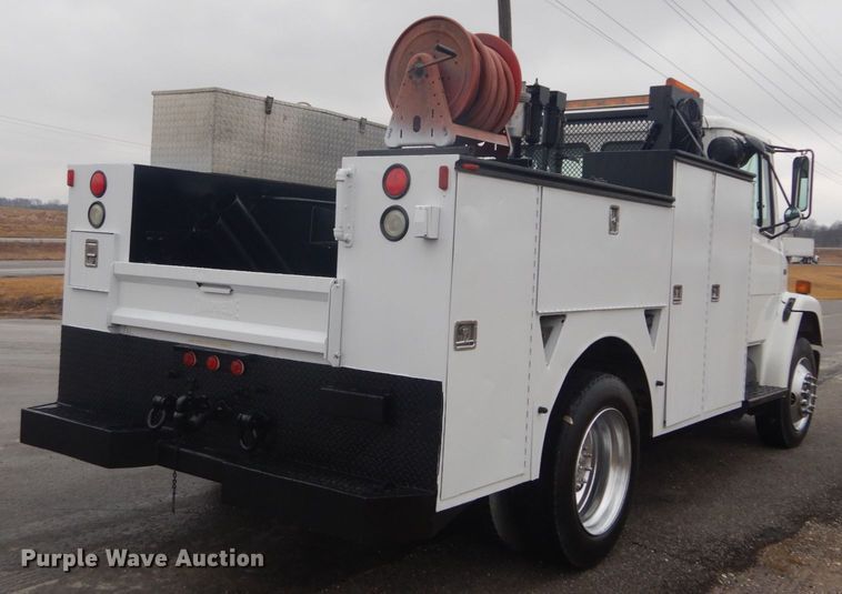 image for item GT9507 2004 Freightliner FL70  utility / service truck