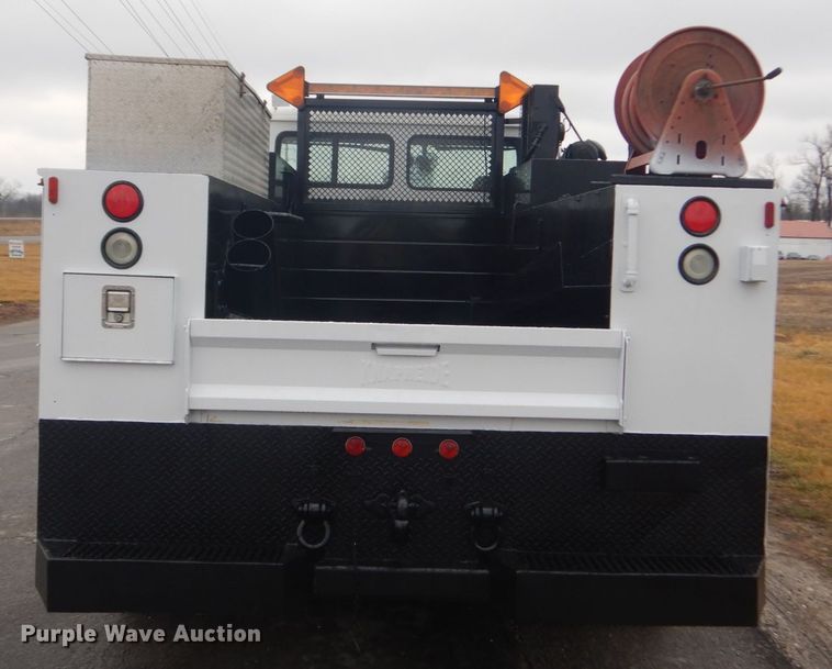 image for item GT9507 2004 Freightliner FL70  utility / service truck