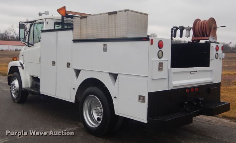 image for item GT9507 2004 Freightliner FL70  utility / service truck