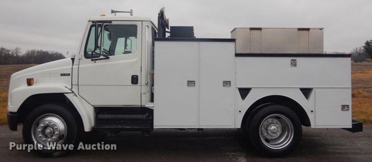 image for item GT9507 2004 Freightliner FL70  utility / service truck