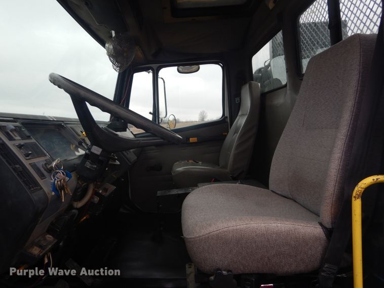 image for item GT9507 2004 Freightliner FL70  utility / service truck