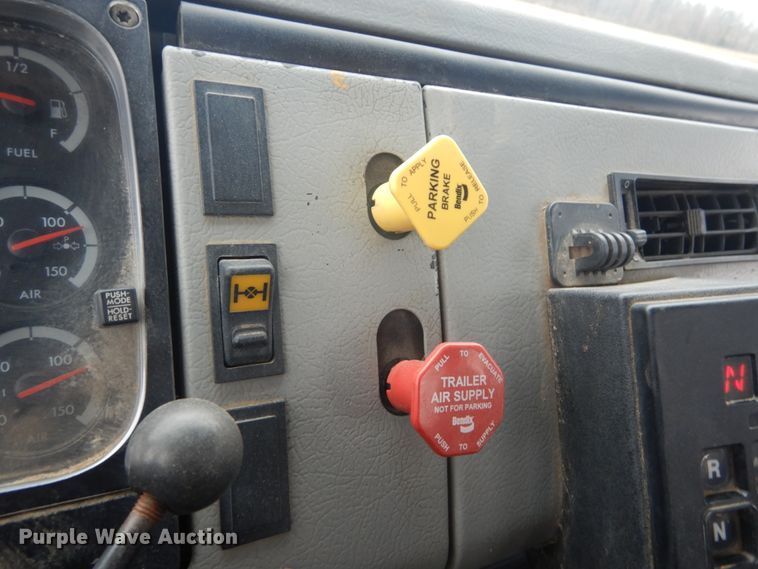 image for item GT9507 2004 Freightliner FL70  utility / service truck