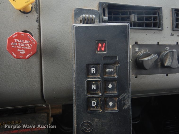 image for item GT9507 2004 Freightliner FL70  utility / service truck