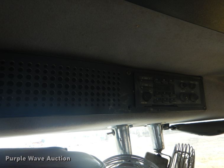 image for item GT9507 2004 Freightliner FL70  utility / service truck