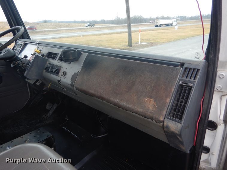 image for item GT9507 2004 Freightliner FL70  utility / service truck