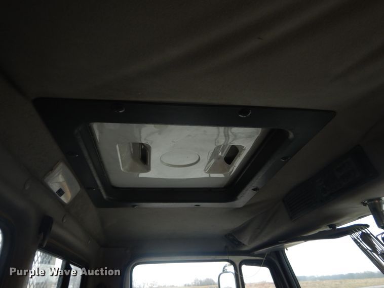 image for item GT9507 2004 Freightliner FL70  utility / service truck