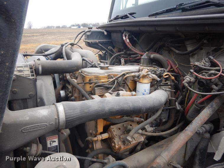 image for item GT9507 2004 Freightliner FL70  utility / service truck