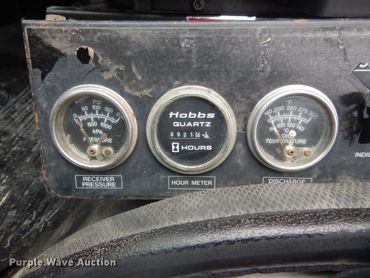 image for item GT9507 2004 Freightliner FL70  utility / service truck