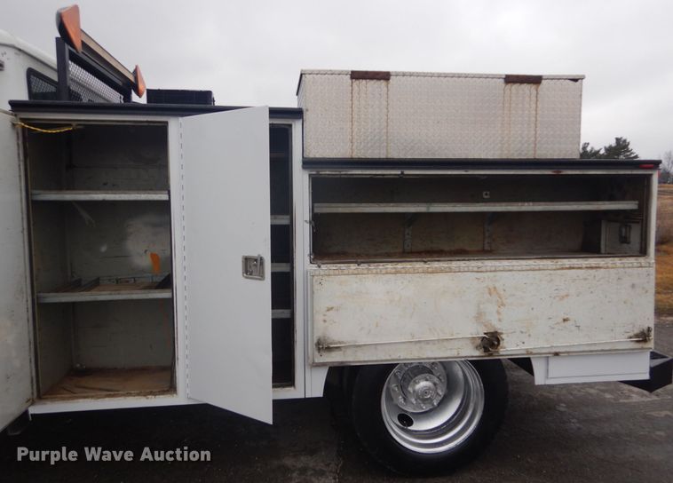 image for item GT9507 2004 Freightliner FL70  utility / service truck