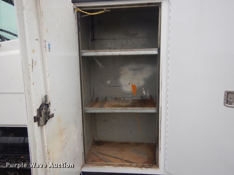 image for item GT9507 2004 Freightliner FL70  utility / service truck