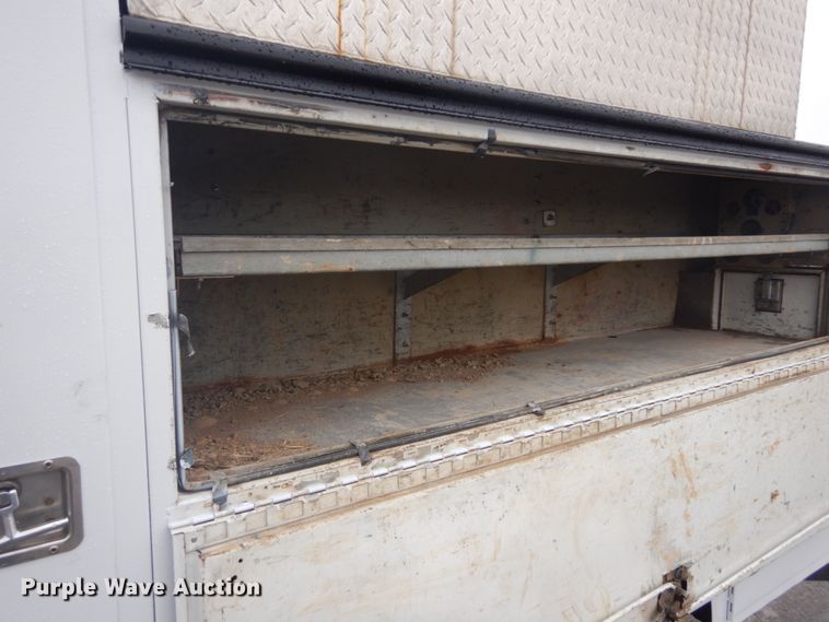 image for item GT9507 2004 Freightliner FL70  utility / service truck