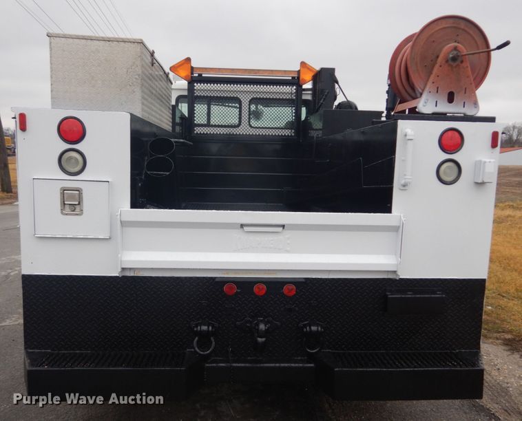 image for item GT9507 2004 Freightliner FL70  utility / service truck