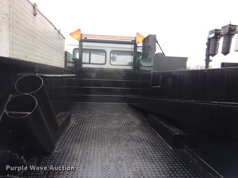 image for item GT9507 2004 Freightliner FL70  utility / service truck