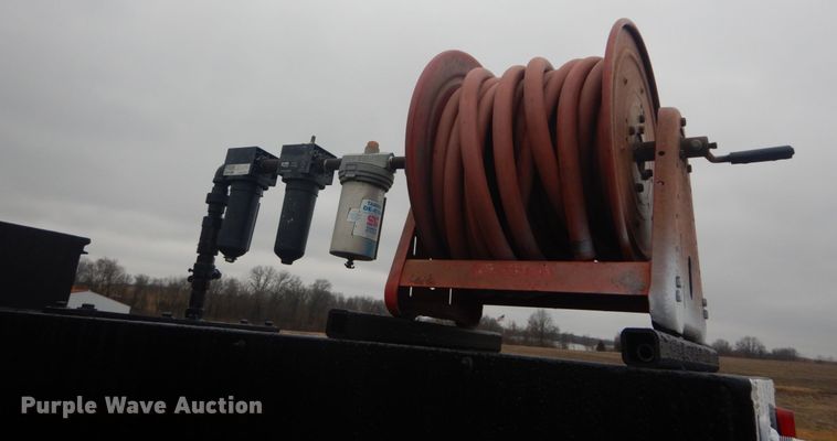 image for item GT9507 2004 Freightliner FL70  utility / service truck