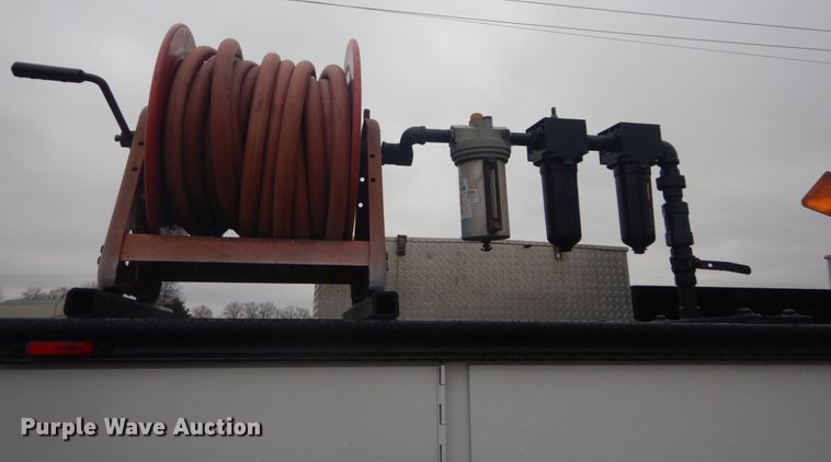 image for item GT9507 2004 Freightliner FL70  utility / service truck