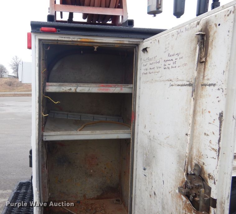 image for item GT9507 2004 Freightliner FL70  utility / service truck