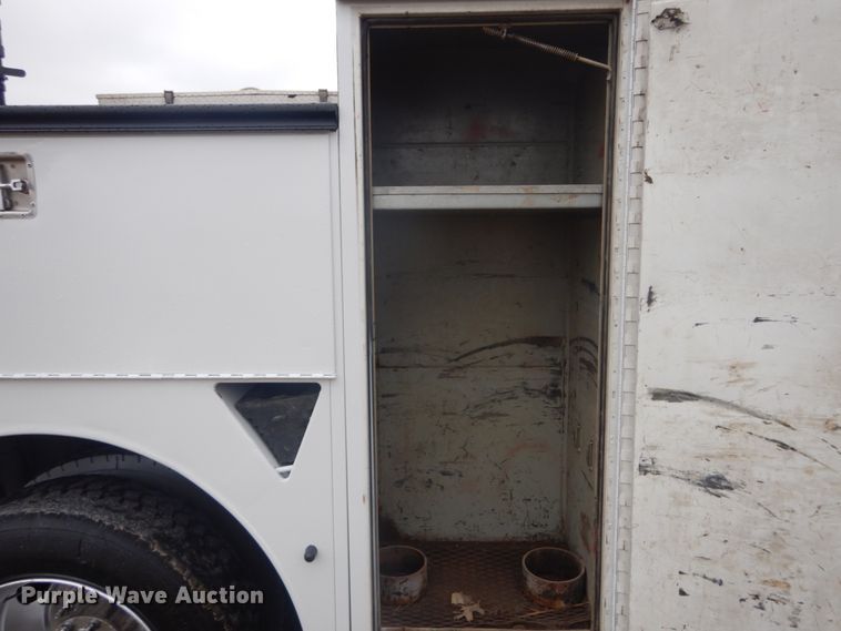 image for item GT9507 2004 Freightliner FL70  utility / service truck