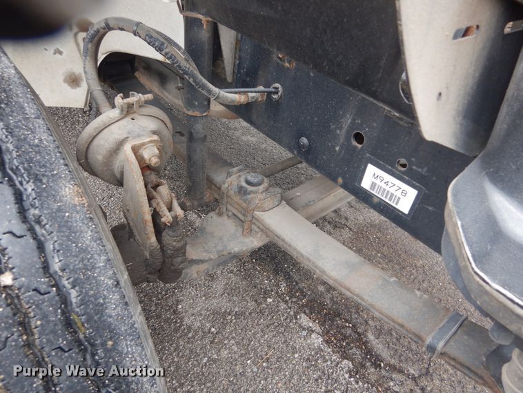 image for item GT9507 2004 Freightliner FL70  utility / service truck