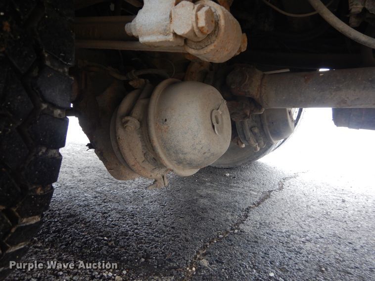 image for item GT9507 2004 Freightliner FL70  utility / service truck