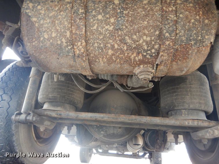 image for item GT9507 2004 Freightliner FL70  utility / service truck